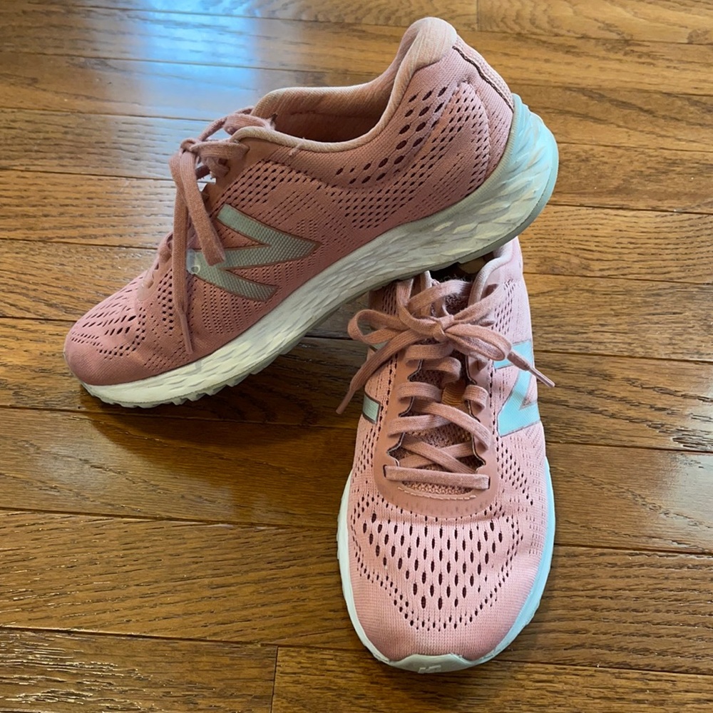 NEW BALANCE light pink shoes